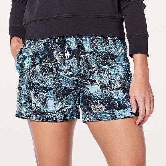 LIKE NEW lululemon athletica Spring Break Away Short - Picture 1 of 9
